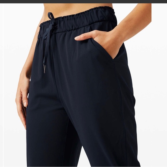 Lululemon Keep Moving Pant High-Rise. Black size 8 - Picture 3 of 11